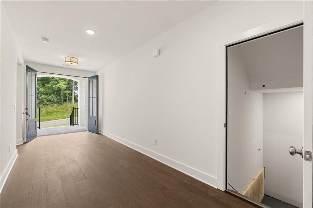 4 bedroom, 4 bathroom, 5,027 sq ft single family residence for sale at 8350 Creekside Overlook Drive, Gainesville, GA 30506 — photo 8
