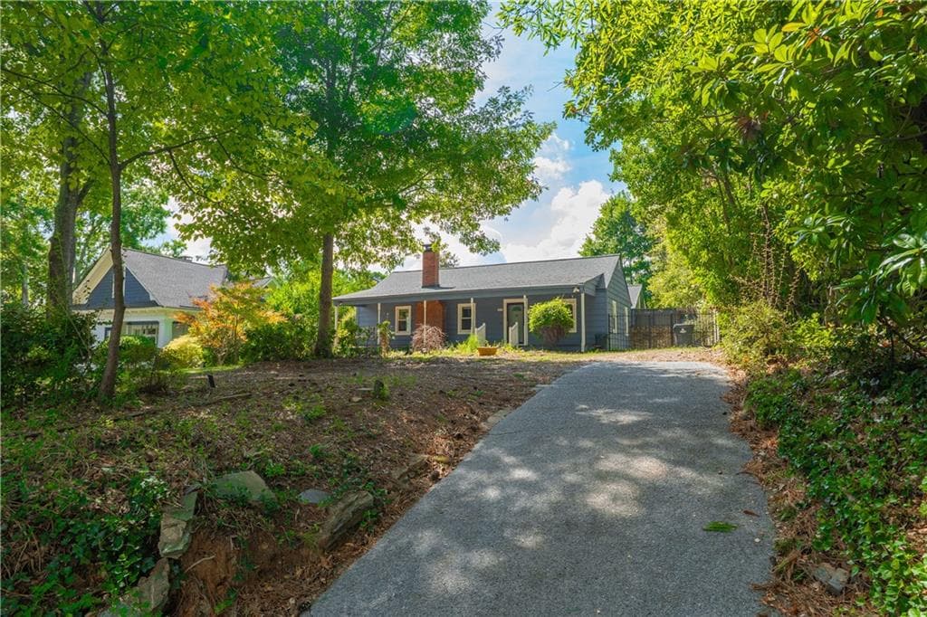 3 bedroom, 2 bathroom, 2,160 sq ft single family residence for sale at 4490 Dallas Street, Acworth, GA 30101 — photo 2