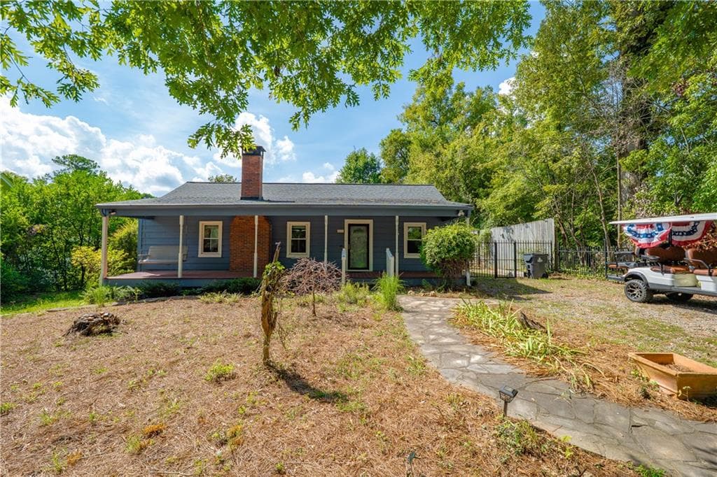 3 bedroom, 2 bathroom, 2,160 sq ft single family residence for sale at 4490 Dallas Street, Acworth, GA 30101 — photo 3