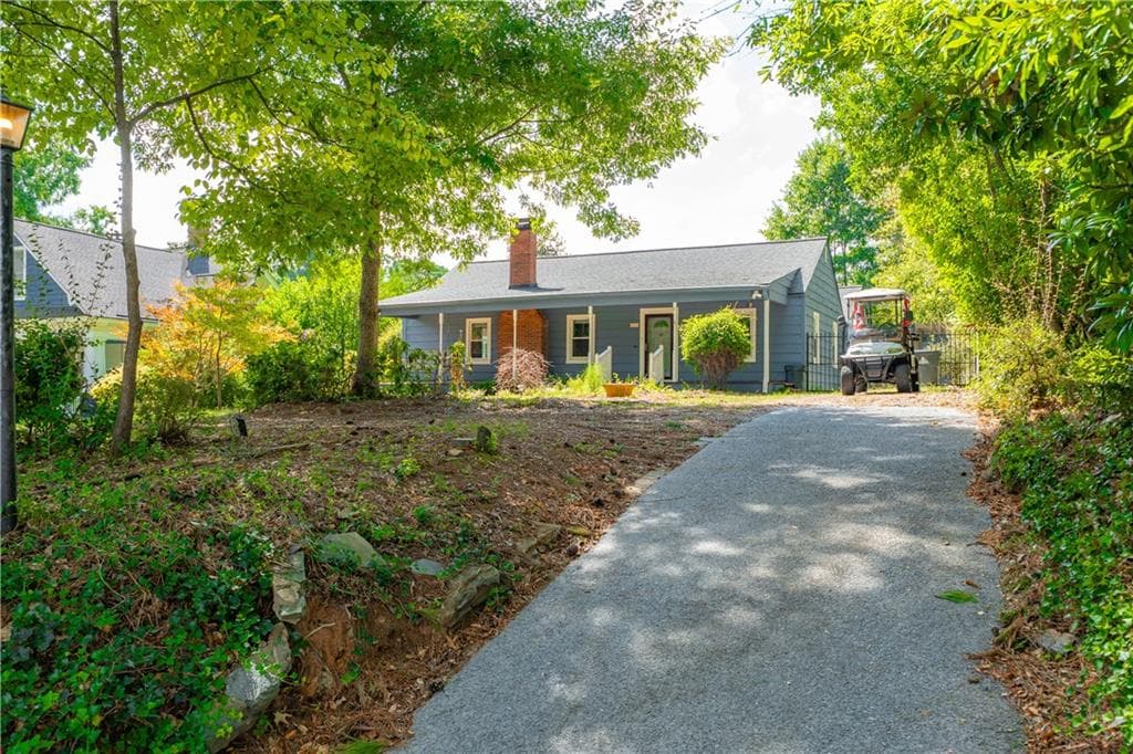 3 bedroom, 2 bathroom, 2,160 sq ft single family residence for sale at 4490 Dallas Street, Acworth, GA 30101 — photo 4