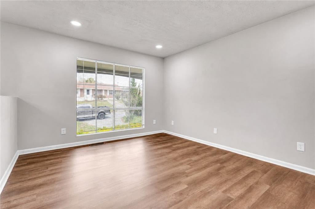 4 bedroom, 2 bathroom, 1,888 sq ft single family residence for sale at 229 Whipporwill Way, Riverdale, GA 30274 — photo 4