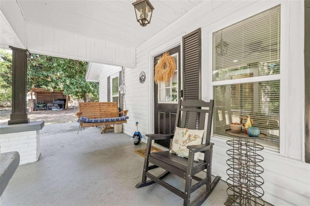 3 bedroom, 1 bathroom, 1,056 sq ft single family residence for sale at 283 Easy Street, Toccoa, GA 30577 — photo 2