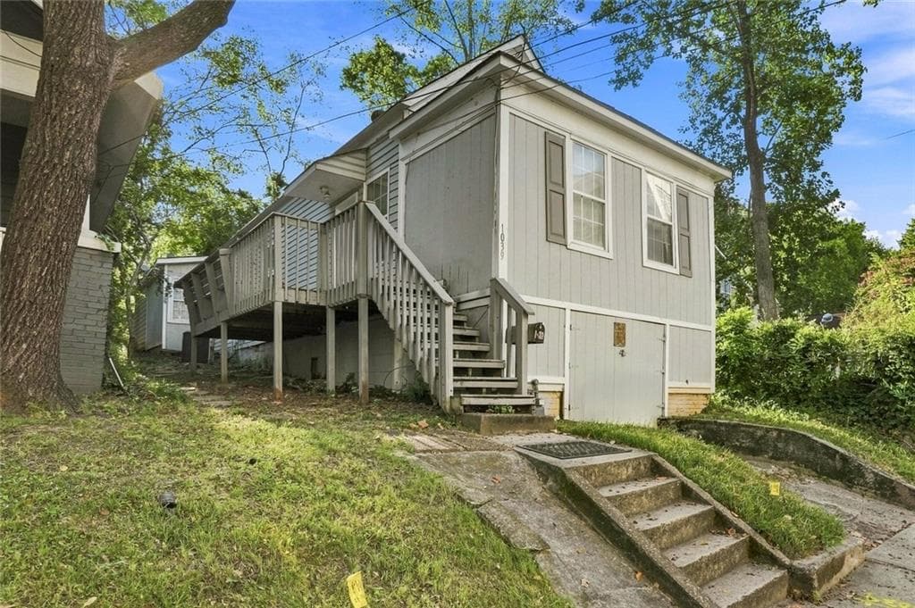 5 bedroom, 3 bathroom, 1,301 sq ft single family residence for sale at 1039 Hampton Street, Atlanta, GA 30318 — photo 1 of 10