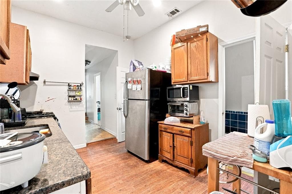 5 bedroom, 3 bathroom, 1,301 sq ft single family residence for sale at 1039 Hampton Street, Atlanta, GA 30318 — photo 3