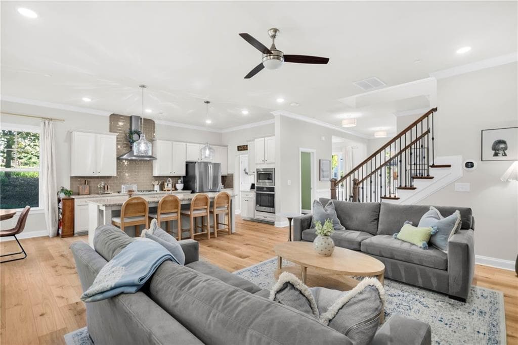 4 bedroom, 4 bathroom, 3,272 sq ft single family residence under contract at 124 Senna Street, Marietta, GA 30064 — photo 3