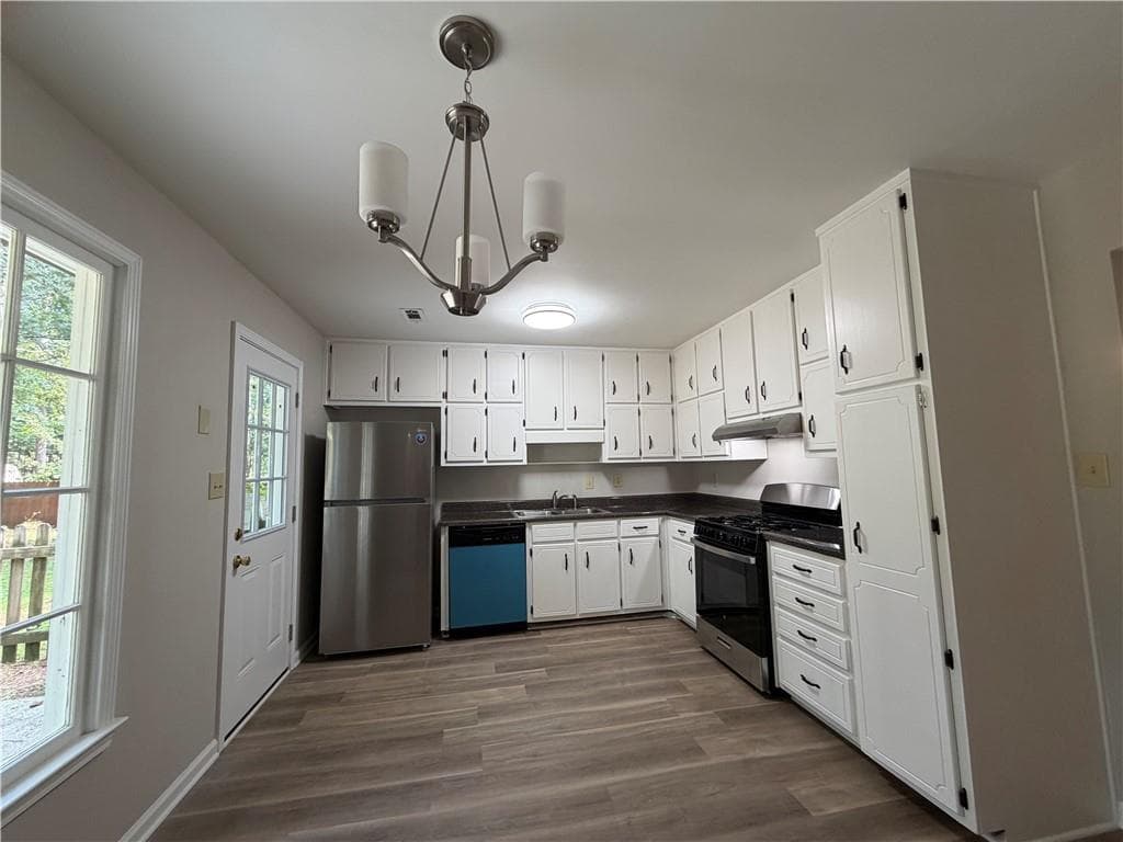 3 bedroom, 2 bathroom, 1,247 sq ft single family residence for sale at 8744 Collins Drive, Jonesboro, GA 30236 — photo 10