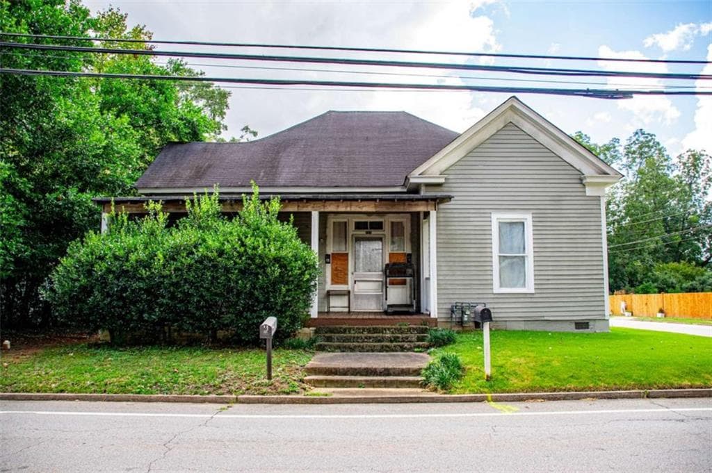 3 bedroom, 2 bathroom, 1,764 sq ft condominium under contract at 201 Austin Avenue, Carrollton, GA 30117