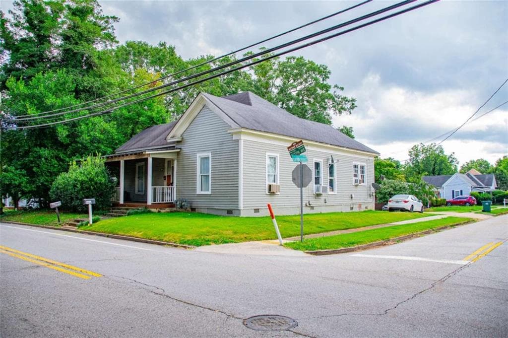 3 bedroom, 2 bathroom, 1,764 sq ft condominium under contract at 201 Austin Avenue, Carrollton, GA 30117 — photo 4