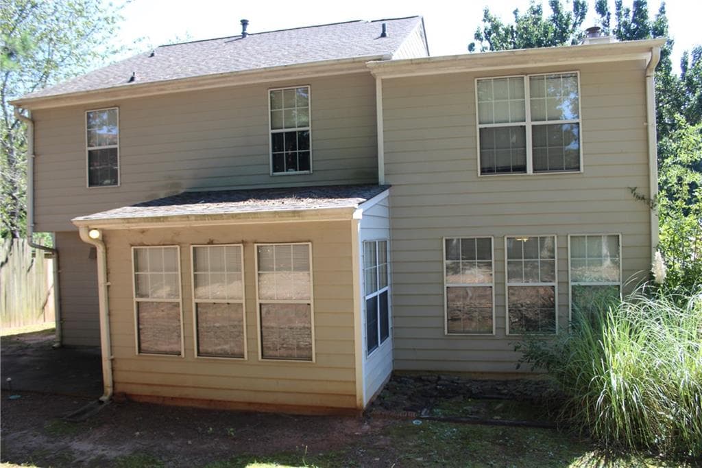 4 bedroom, 3 bathroom, 1,921 sq ft single family residence under contract at 1436 Glynview Circle, Lawrenceville, GA 30043 — photo 2