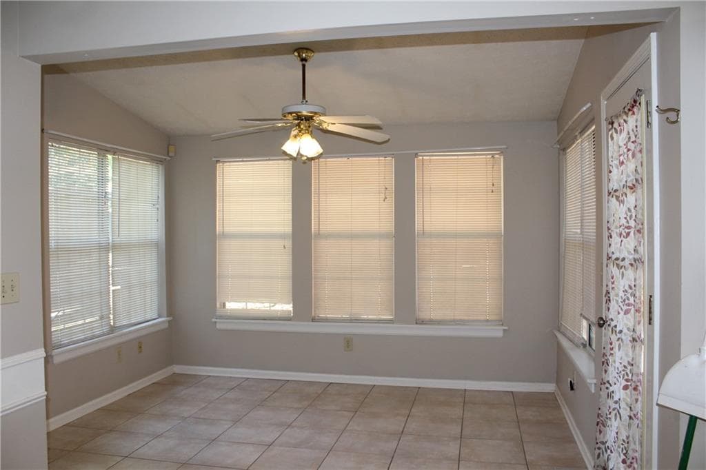 4 bedroom, 3 bathroom, 1,921 sq ft single family residence under contract at 1436 Glynview Circle, Lawrenceville, GA 30043 — photo 4