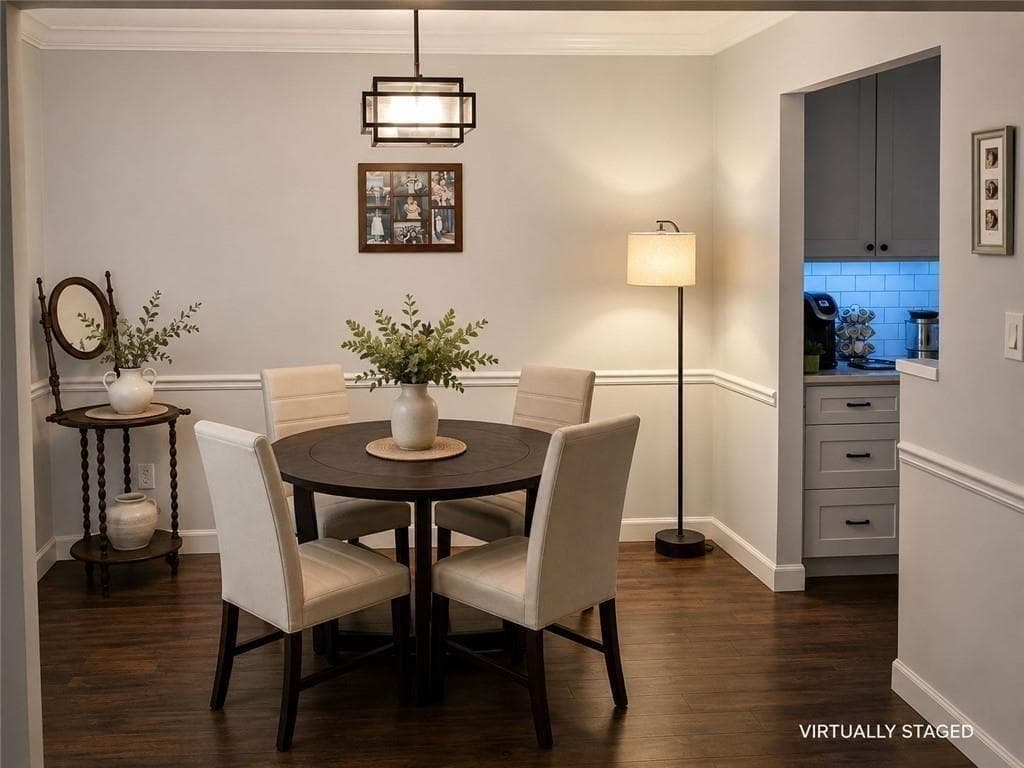 2 bedroom, 1 bathroom, 1,051 sq ft condominium for sale at 5149 Roswell Road 1, Atlanta, GA 30342 — photo 5