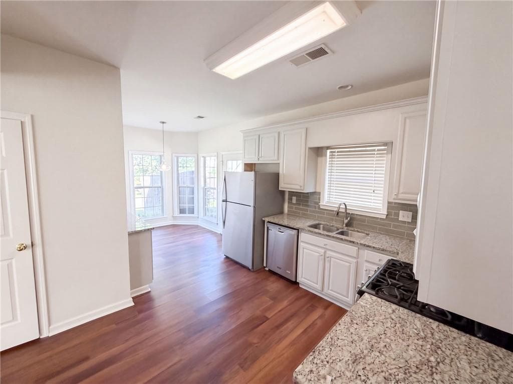 4 bedroom, 3 bathroom, 2,304 sq ft single family residence for sale at 12 Columns Way, Newnan, GA 30265 — photo 3