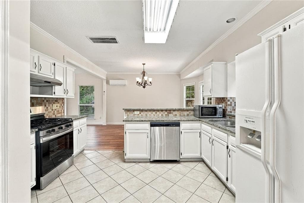 4 bedroom, 3 bathroom, 1,850 sq ft single family residence for rent at 10870 Willow Meadow Circle, Alpharetta, GA 30022 for $2,550 a month — photo 10