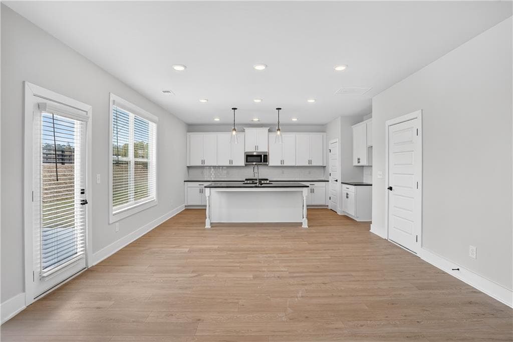 5 bedroom, 4 bathroom, 2,580 sq ft single family residence for sale at 5081 Tower View Trail, Snellville, GA 30039 — photo 6