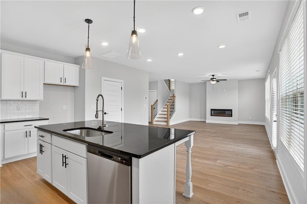 5 bedroom, 4 bathroom, 2,580 sq ft single family residence for sale at 5081 Tower View Trail, Snellville, GA 30039 — photo 8