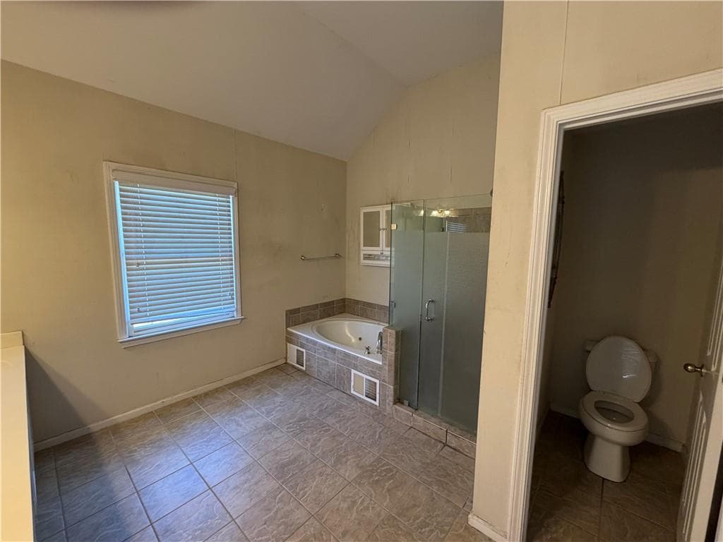 4 bedroom, 3 bathroom, 2,418 sq ft single family residence for sale at 11660 Vista Forest Drive, Alpharetta, GA 30005 — photo 3