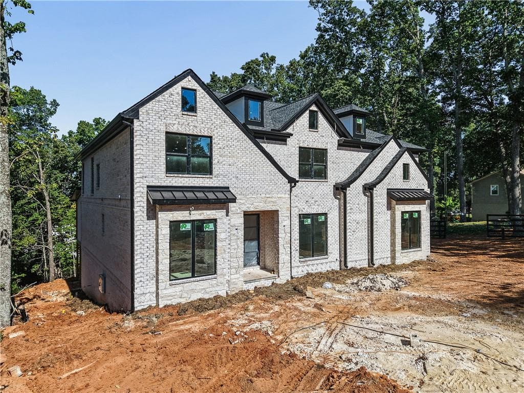5 bedroom, 6 bathroom, 5,600 sq ft single family residence for sale at 1728 Plunketts Road, Buford, GA 30519 — photo 2