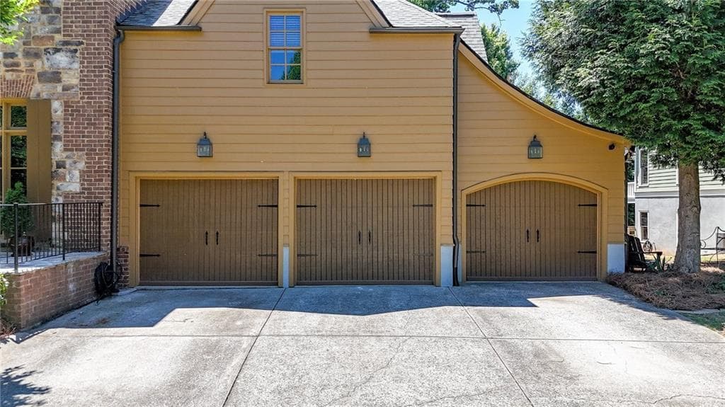 5 bedroom, 4 bathroom, 3,766 sq ft single family residence for sale at 4540 Upland Court, Cumming, GA 30040 — photo 3