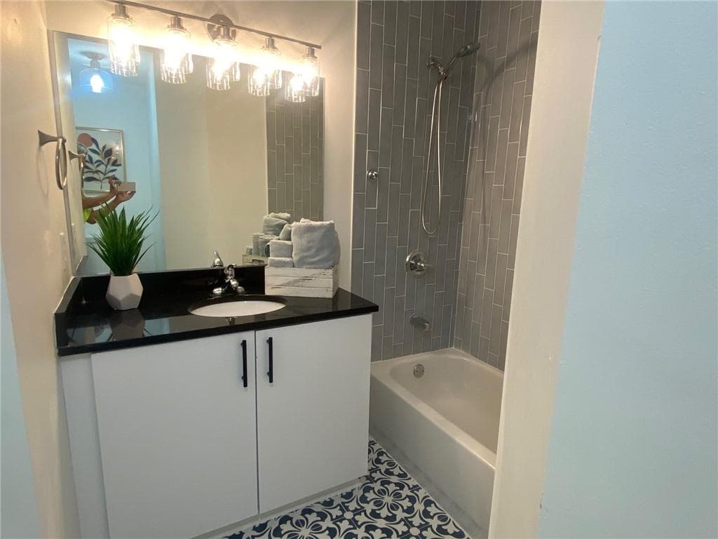 2 bedroom, 2 bathroom, 1,166 sq ft condominium for rent at 390 17th Street 2011, Atlanta, GA 30363 for $2,700 a month — photo 9