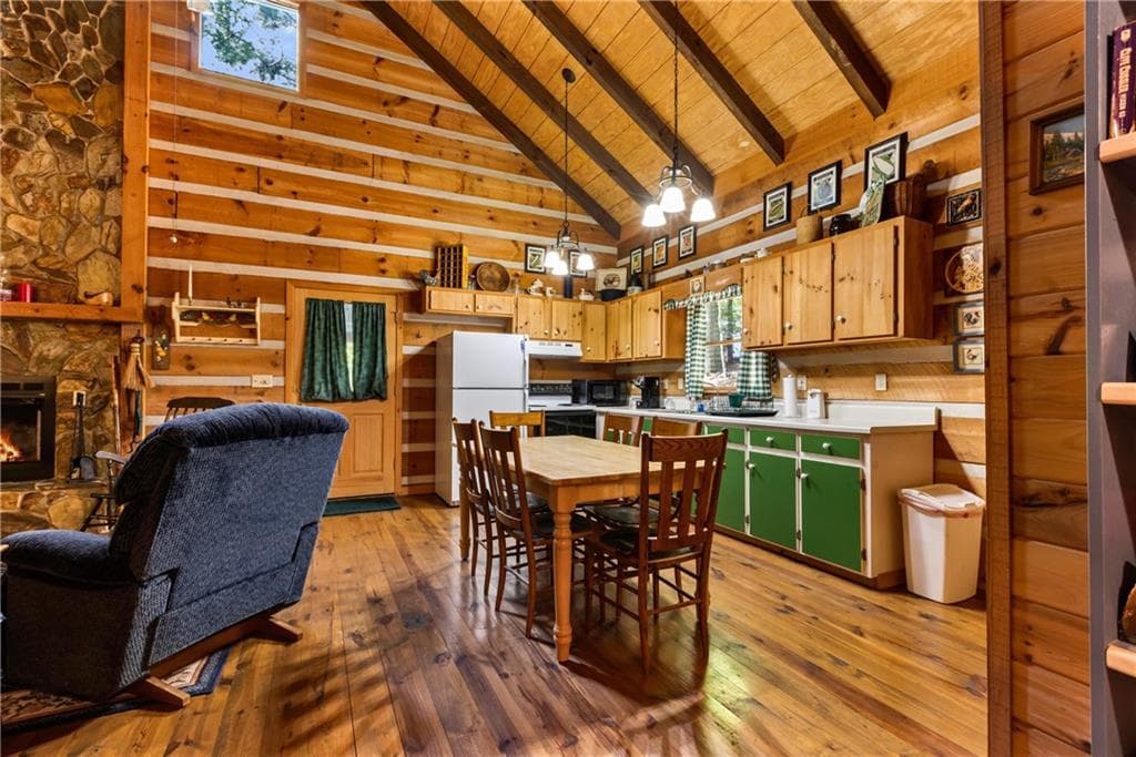 2 bedroom, 2 bathroom, 1,872 sq ft single family residence for sale at 326 Honeysuckle Way, Blue Ridge, GA 30513 — photo 6