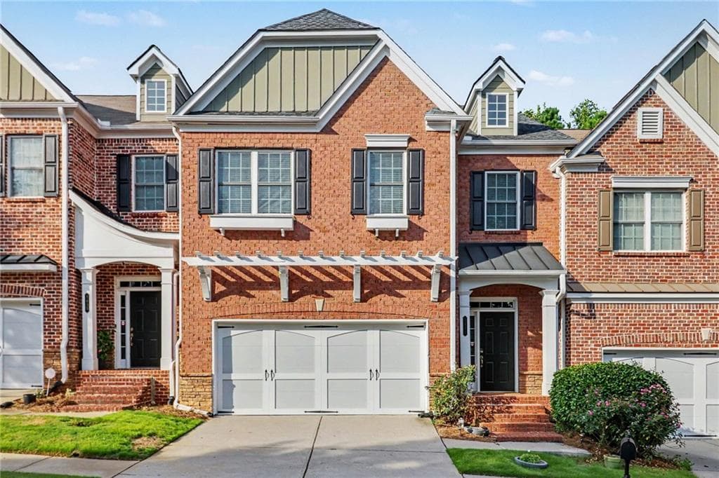 3 bedroom, 4 bathroom, 2,672 sq ft townhouse for sale at 3433 Kiveton Drive, Peachtree Corners, GA 30092