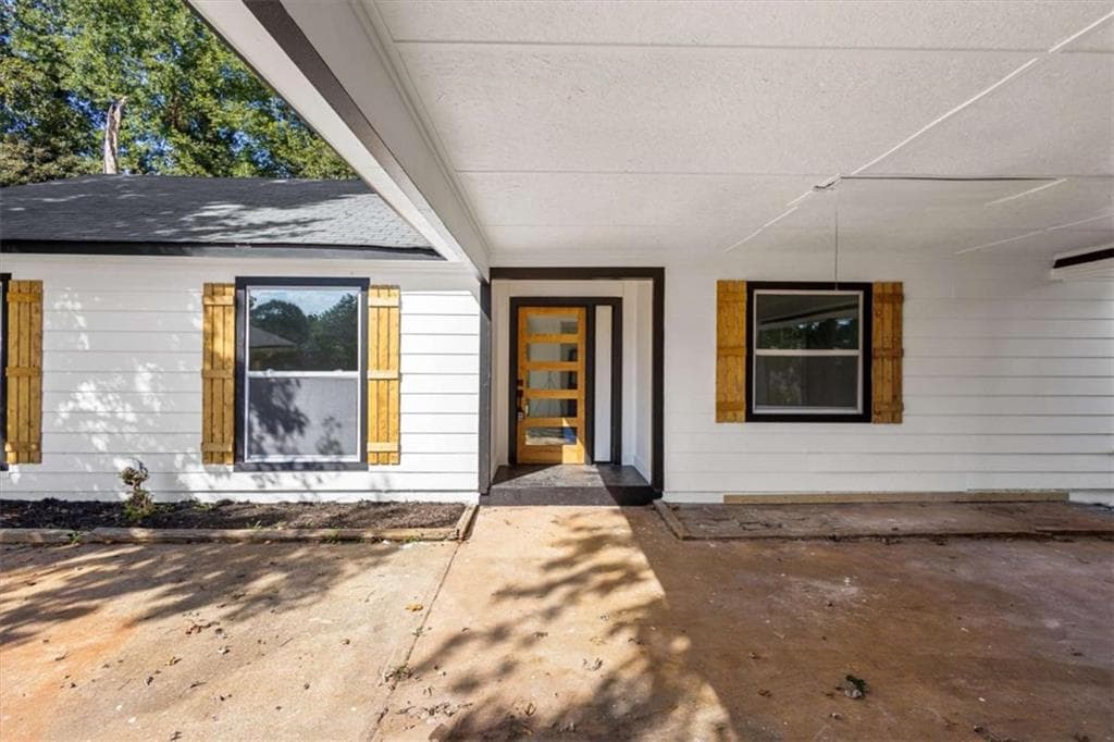 3 bedroom, 2 bathroom, 1,548 sq ft single family residence for sale at 4424 Carriage Trl, Stone Mountain, GA 30083 — photo 2