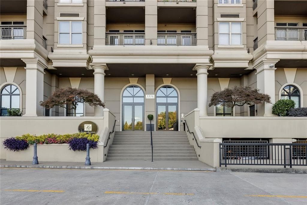 2 bedroom, 3 bathroom, 2,580 sq ft condominium for rent at 3334 Peachtree Road 1904, Atlanta, GA 30326 for $4,500 a month — photo 2