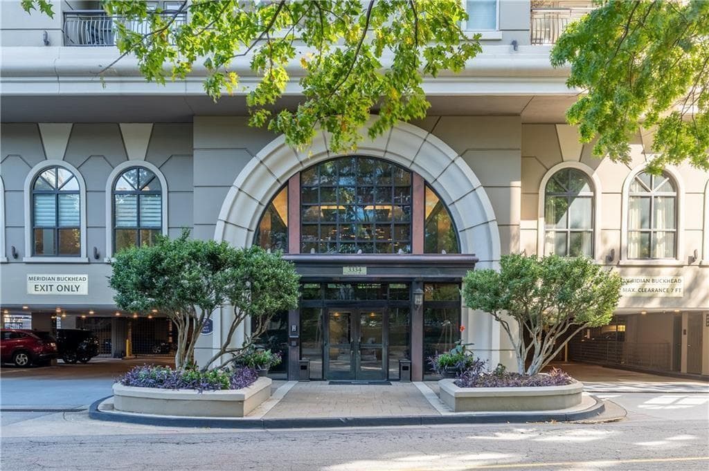 2 bedroom, 3 bathroom, 2,580 sq ft condominium for rent at 3334 Peachtree Road 1904, Atlanta, GA 30326 for $4,500 a month — photo 4