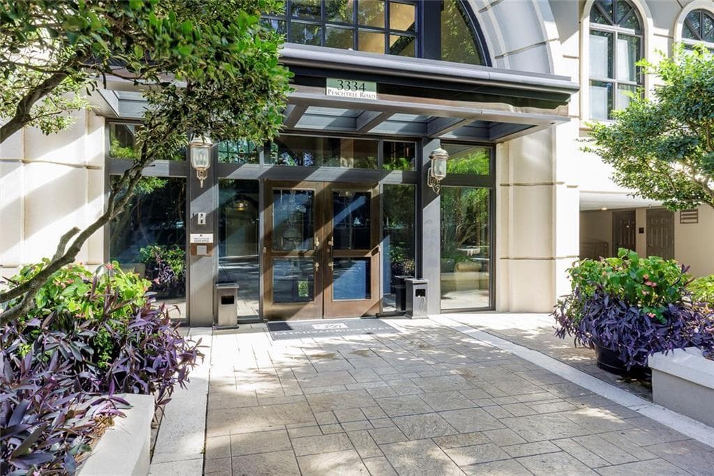 2 bedroom, 3 bathroom, 2,580 sq ft condominium for rent at 3334 Peachtree Road 1904, Atlanta, GA 30326 for $4,500 a month — photo 5