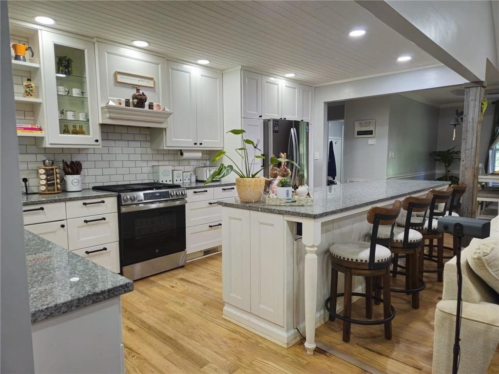 4 bedroom, 2 bathroom, 2,264 sq ft single family residence for sale at 115 Laney Court, Mcdonough, GA 30252 — photo 6