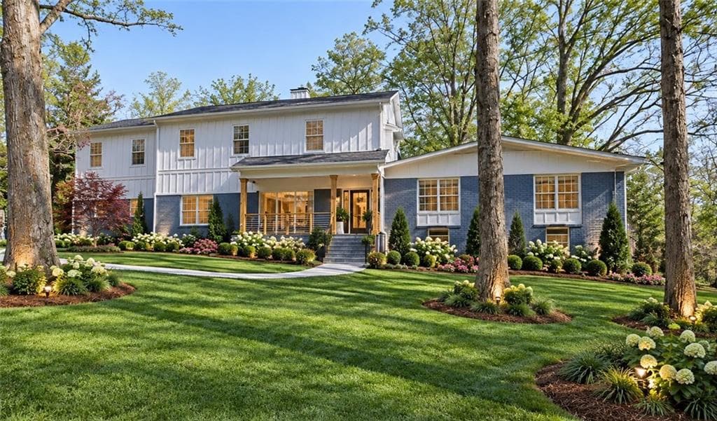 5 bedroom, 4 bathroom, 4,768 sq ft single family residence for sale at 4015 Cascade Road, South Fulton, GA 30331 — photo 2