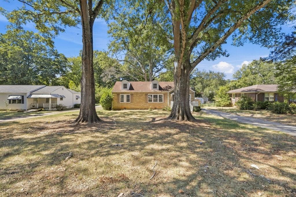 3 bedroom, 2 bathroom, 1,638 sq ft single family residence for sale at 313 Glen Iris Drive, Monroe, GA 30655 — photo 2
