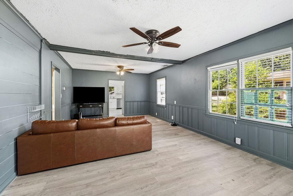 3 bedroom, 2 bathroom, 1,638 sq ft single family residence for sale at 313 Glen Iris Drive, Monroe, GA 30655 — photo 7