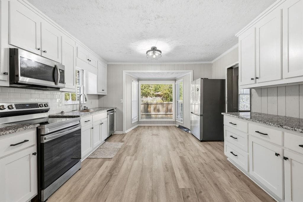 3 bedroom, 2 bathroom, 1,638 sq ft single family residence for sale at 313 Glen Iris Drive, Monroe, GA 30655 — photo 3