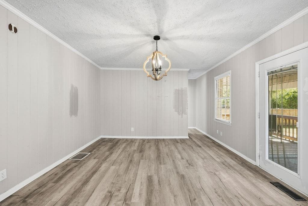 3 bedroom, 2 bathroom, 1,638 sq ft single family residence for sale at 313 Glen Iris Drive, Monroe, GA 30655 — photo 9