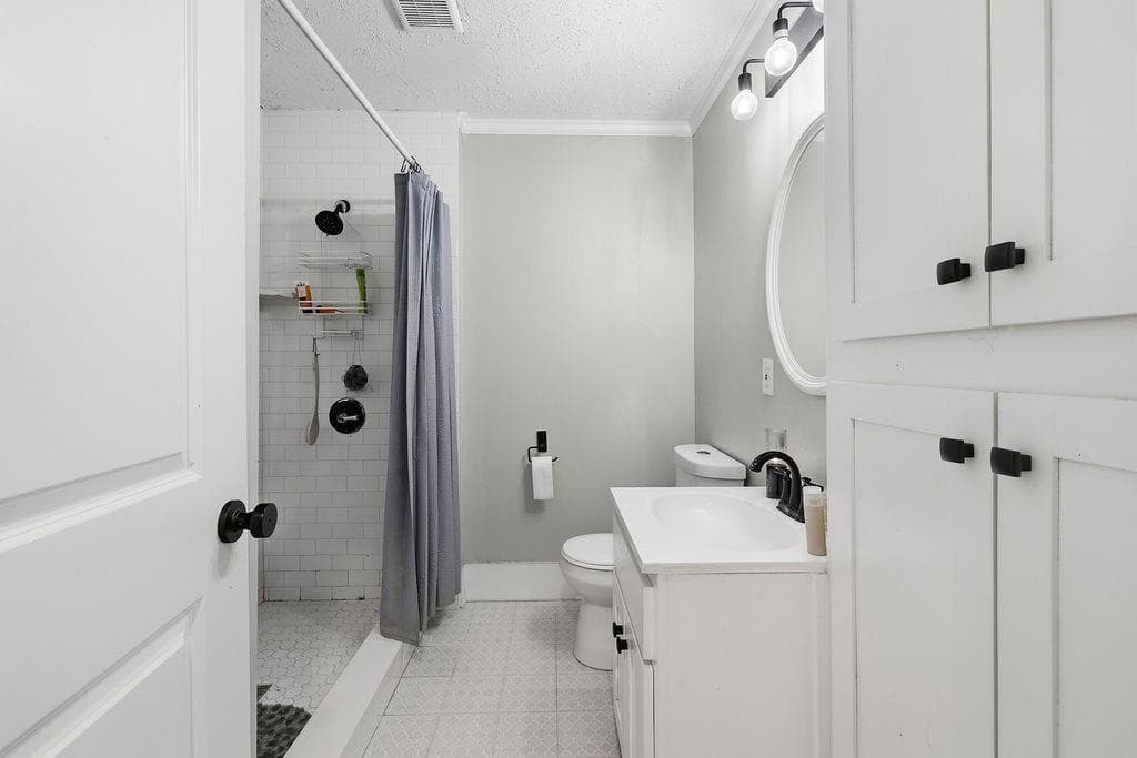 3 bedroom, 2 bathroom, 1,638 sq ft single family residence for sale at 313 Glen Iris Drive, Monroe, GA 30655 — photo 10