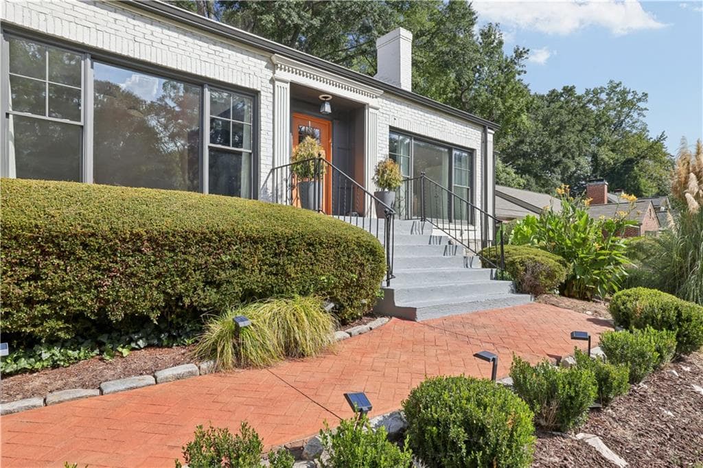 4 bedroom, 3 bathroom, 2,756 sq ft single family residence for rent at 1320 Pasadena Avenue, Atlanta, GA 30306 for $7,000 a month — photo 3