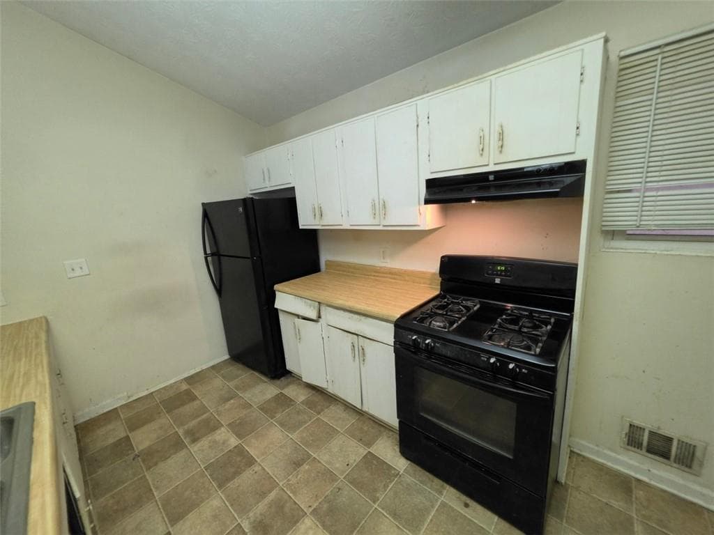3 bedroom, 2 bathroom, 1,276 sq ft single family residence under contract at 4481 Abernathy Drive, Snellville, GA 30039 — photo 2
