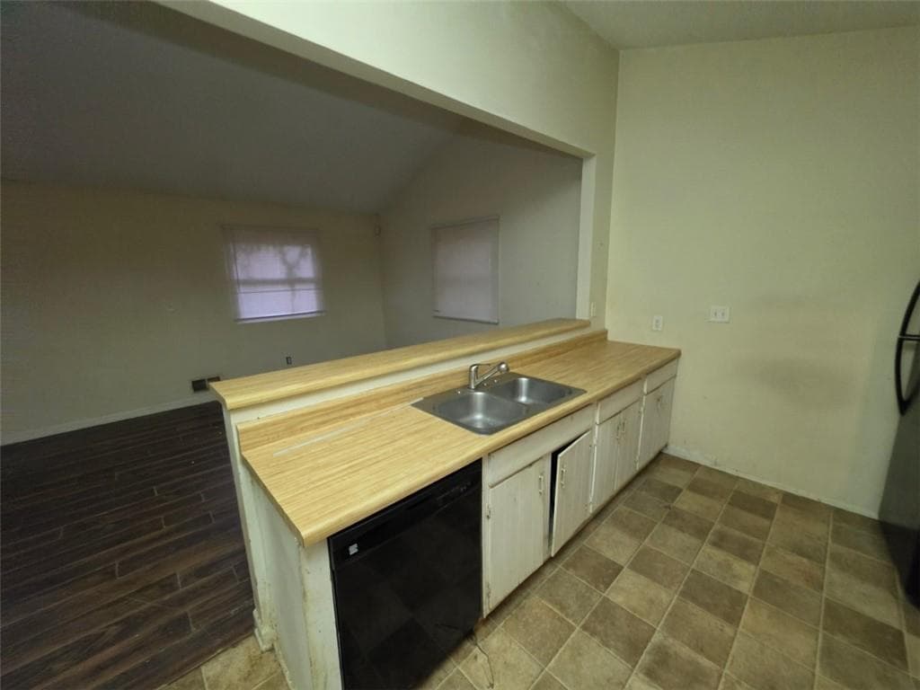3 bedroom, 2 bathroom, 1,276 sq ft single family residence under contract at 4481 Abernathy Drive, Snellville, GA 30039 — photo 3