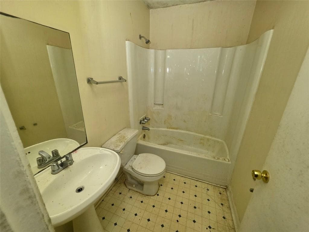 3 bedroom, 2 bathroom, 1,276 sq ft single family residence under contract at 4481 Abernathy Drive, Snellville, GA 30039 — photo 7