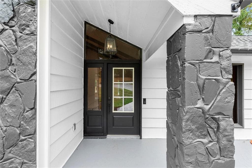 4 bedroom, 3 bathroom, 2,017 sq ft single family residence for sale at 1300 Chipping Court, Roswell, GA 30076 — photo 4