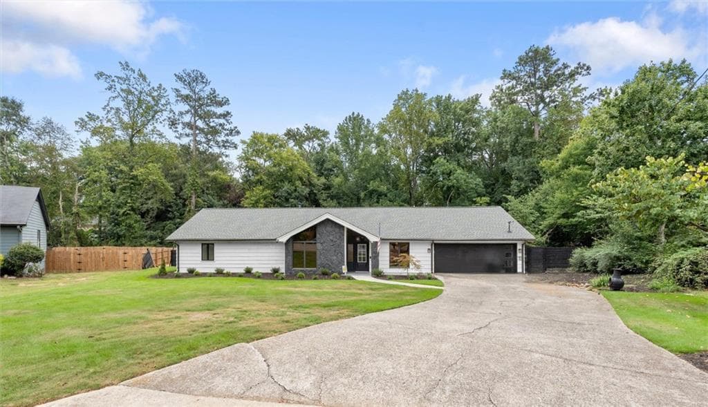 4 bedroom, 3 bathroom, 2,017 sq ft single family residence for sale at 1300 Chipping Court, Roswell, GA 30076 — photo 3