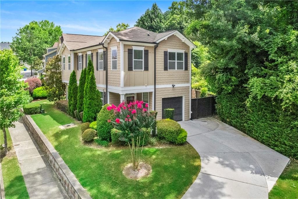3 bedroom, 3 bathroom, 1,707 sq ft single family residence for sale at 1585 Habershal Road, Atlanta, GA 30318 — photo 2