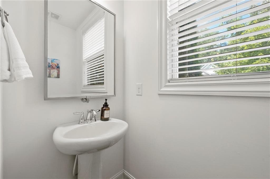 3 bedroom, 3 bathroom, 1,707 sq ft single family residence for sale at 1585 Habershal Road, Atlanta, GA 30318 — photo 8