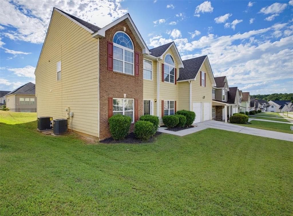 6 bedroom, 4 bathroom, 3,718 sq ft single family residence for sale at 4117 Eldon Drive, Fairburn, GA 30213 — photo 2