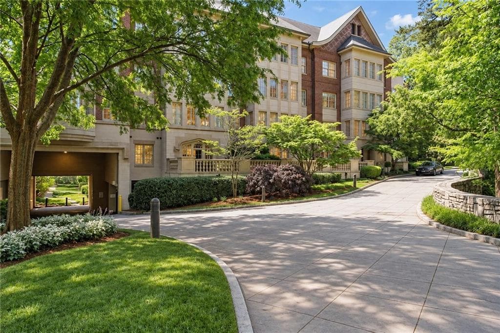 2 bedroom, 2 bathroom, 1,632 sq ft condominium under contract at 1717 N Decatur Road T20, Atlanta, GA 30307