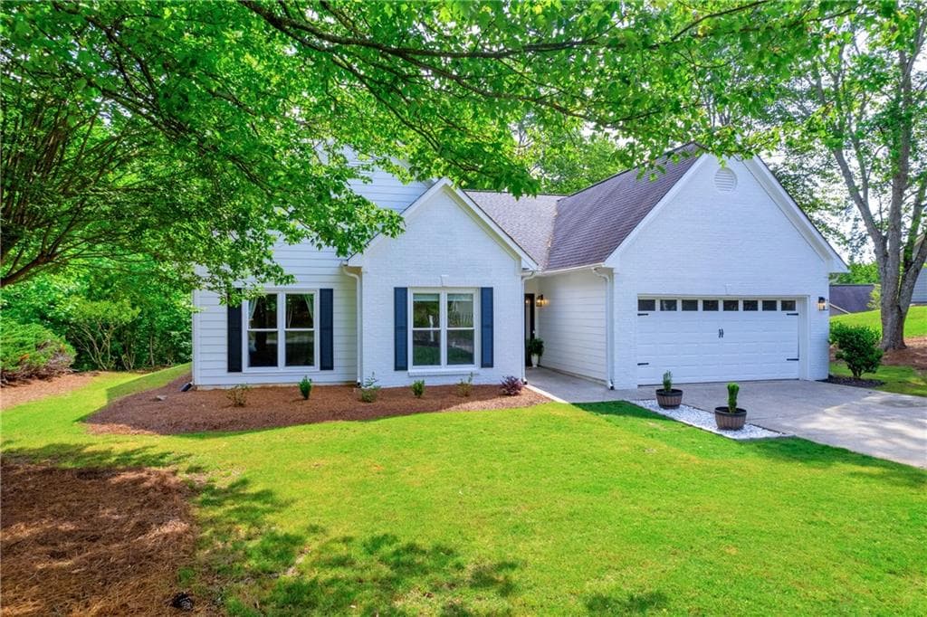 3 bedroom, 2 bathroom, 2,303 sq ft single family residence under contract at 1525 Keystone Drive, Suwanee, GA 30024 — photo 2