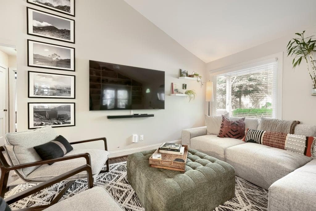 3 bedroom, 4 bathroom, 1,946 sq ft single family residence under contract at 1835 Woodland Hills Avenue, Atlanta, GA 30318 — photo 4