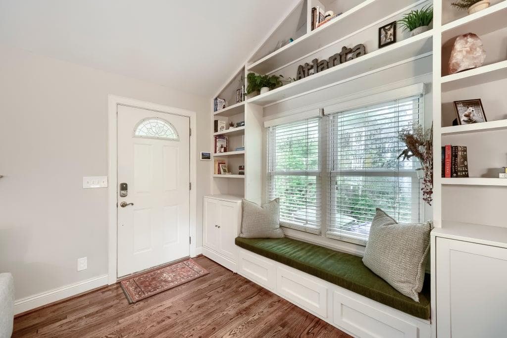 3 bedroom, 4 bathroom, 1,946 sq ft single family residence under contract at 1835 Woodland Hills Avenue, Atlanta, GA 30318 — photo 5