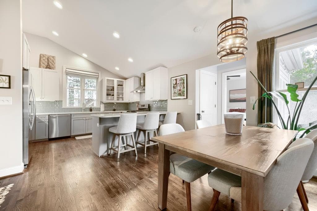 3 bedroom, 4 bathroom, 1,946 sq ft single family residence under contract at 1835 Woodland Hills Avenue, Atlanta, GA 30318 — photo 6